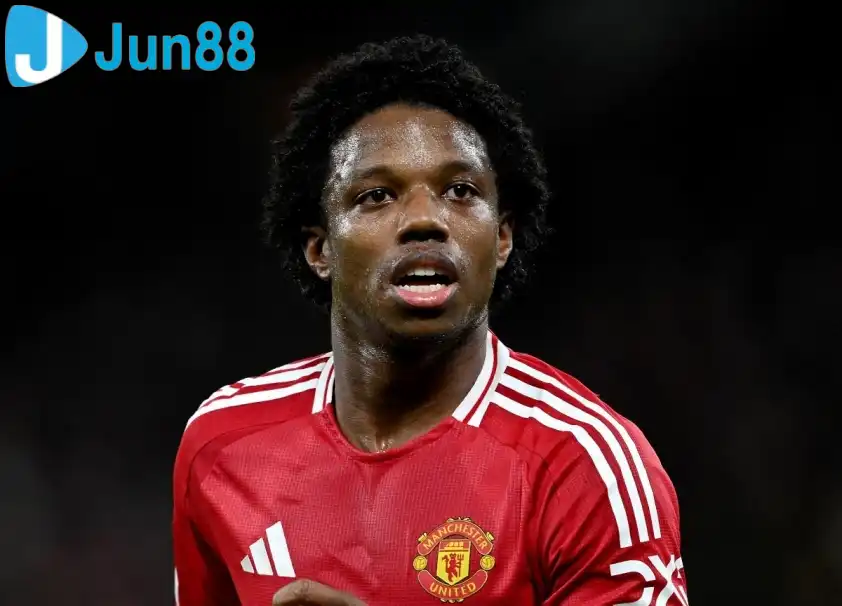 Tyrell Malacia không còn tương lai tại Old Trafford (Ảnh: GOAL)